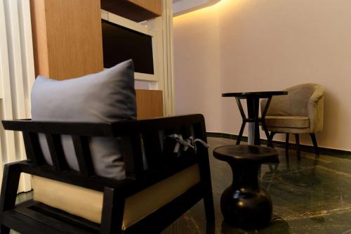 Junior King Suite image 4