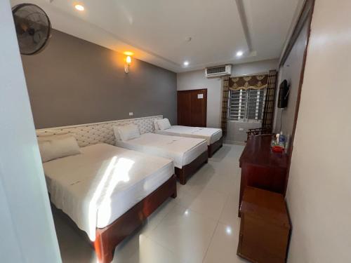 3 twin beds