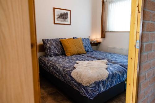 2 twin beds, 1 sofa bed