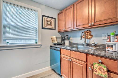 Downtown Brockton Apt Less Than 1 Mi to Local Dining in Brockton