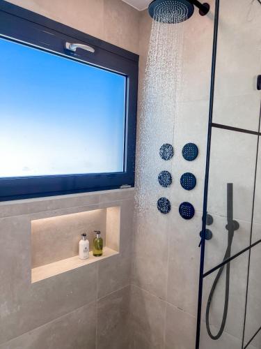 Royalty Suites Psyrri - image 10