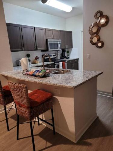 Cozy 1bd in the heart of downtown Dallas!(w/parking) in East Dallas