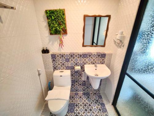 room detail thumbnail 2