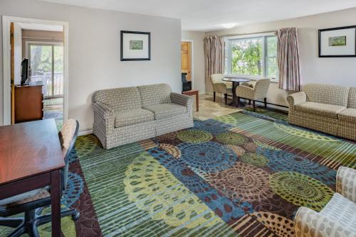 Travelodge by Wyndham Great Barrington Berkshires - image 10