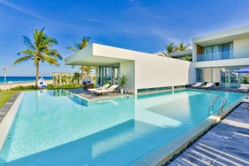 Luxury Pool Villa Close To The Private Beach