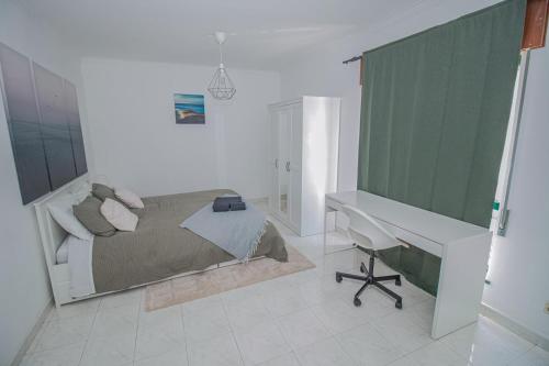 Krevet, Charming Private Rooms in an Apartment A1 Penha - Faro in Faro