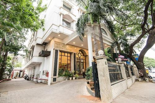 Hotel Metro Manor photo