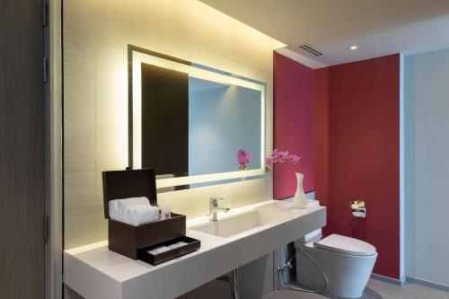 room detail thumbnail 2