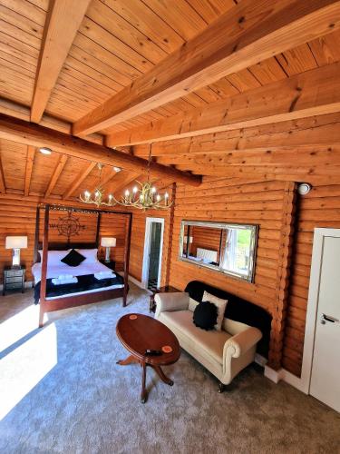 Kaoglen-Stags-Hot tub-Cairngorms-Pet Friendly