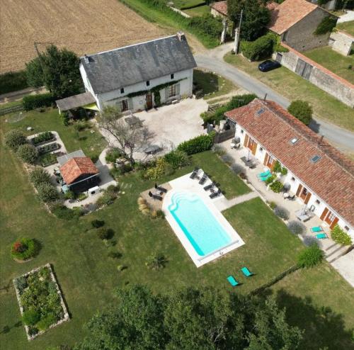 Viesnīcas āriene, La Vieille Gorce Chambres d'Hôtes near Civray (La Vieille Gorce Chambres d'Hotes near Civray) in Charroux