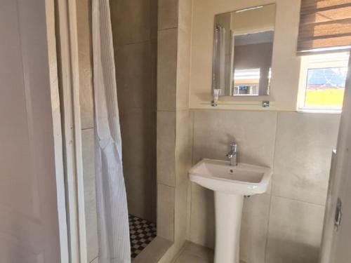 Benoni N12 Hotel – Benoni, PA