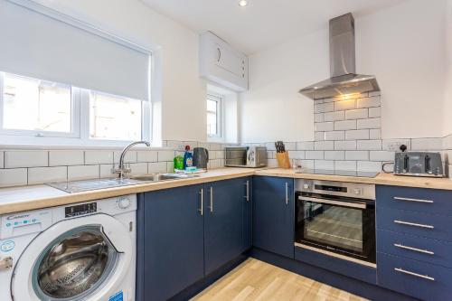 Luke Stays - Sea View in Stakeford