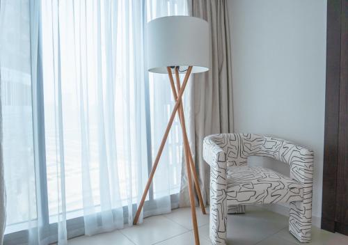 Nasma Luxury Stays - Cayan Tower - image 12