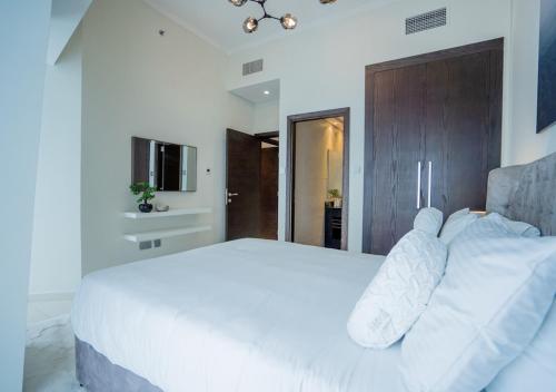 Nasma Luxury Stays - Cayan Tower - image 13