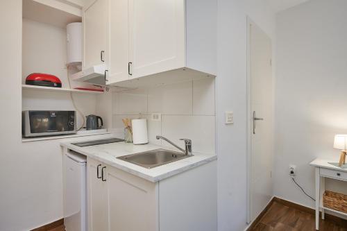 Studio apartment Tramonto - image 9
