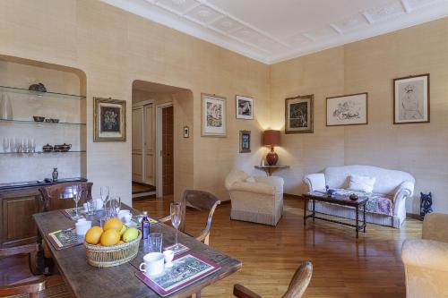 La finestra sul cortile di Via Roma by Wonderful Italy, Genua (Foto 3)