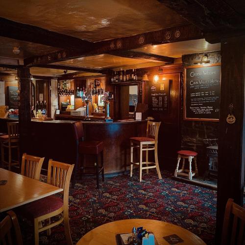 Cain Valley Hotel - image 4