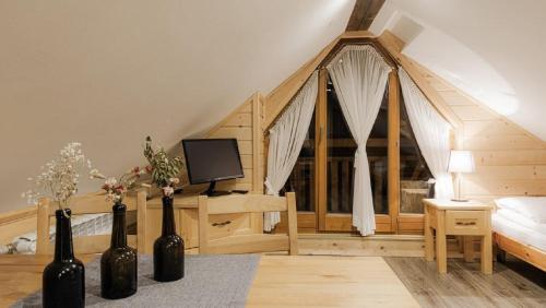 1 double bed, 2 twin beds