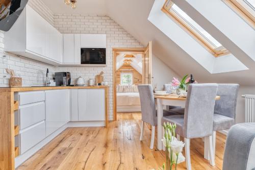 köök, Karkonoski Klimat - apartamenty z sauną, balią i jacuzzi (Karkonoski Klimat - apartamenty z widokiem na gory, dostepem do sauny, balii, jacuzzi oraz miejscem ) in Milkow
