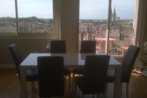 . coquet appartement avec vue superbe