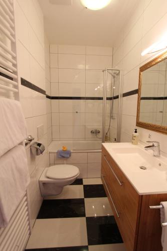 Historik Hotel Goldener Hirsch Rothenburg - image 14