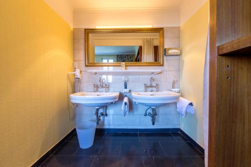Historik Hotel Goldener Hirsch Rothenburg - image 5