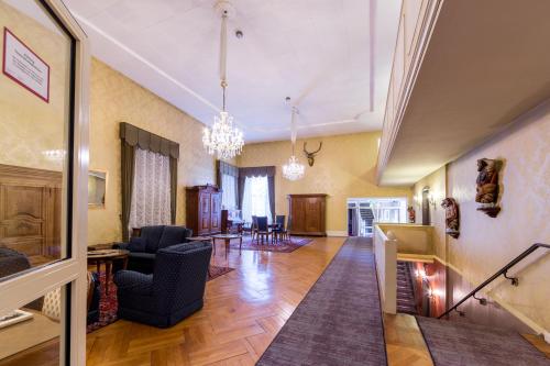 大堂, 希爾施羅騰堡高登納歷史酒店 (Historik Hotel Goldener Hirsch Rothenburg) in 羅騰堡歐布德爾濤貝爾