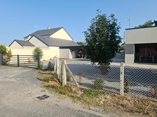 Зовнішній вигляд готелю, maison individuelle 500 m de la mer in Агон Кутенвіль