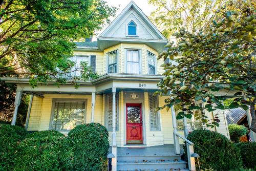 Washington Street Quarters in Lewisburg, USA