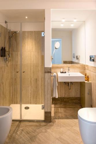 Classic Single Room with French Bed image 4