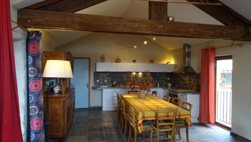 Gîte de Chapelèche Les Glycines (Gite de Chapeleche Les Glycines) in Gluiras