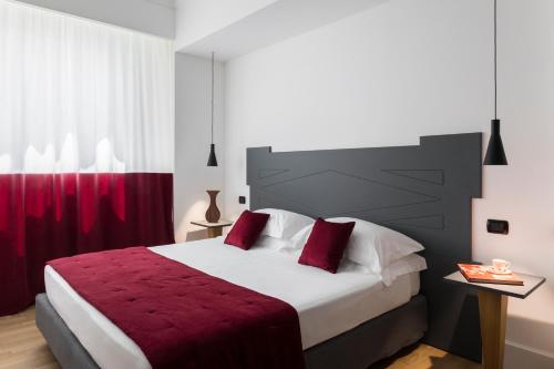 Classic Double or Twin Room image 4