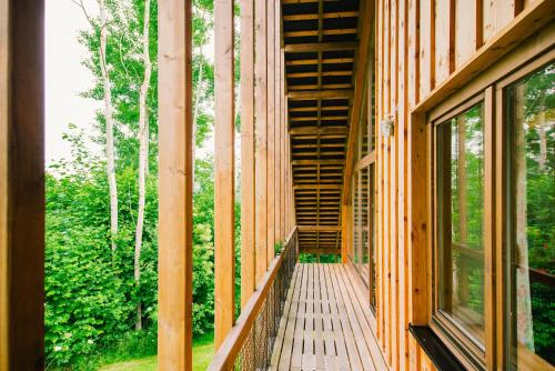 ระเบียง/ชานเรือน, Chalupy Rajsko na Šumavě (Chalupy Rajsko na Sumave) in ดโลฮาเวส