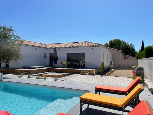 Magnifique villa avec piscine / jacuzzi / brasero - Accommodation - Mollégès