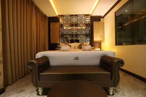 Double Room with Garden View image 8