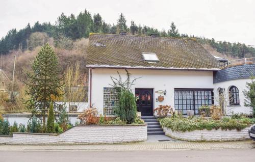 Gorgeous Apartment In Neumagen-papiermhle With Wifi