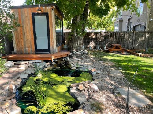 . 3BD HOME Downtown SLC - KOI POND - SAUNA-fast wifi