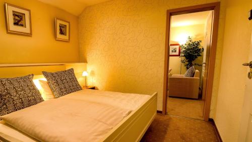 1 king bed, 1 queen bed, 1 sofa bed