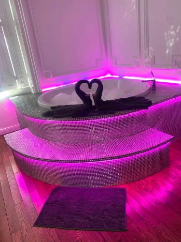 VIP Jacuzzi Suites - image 4