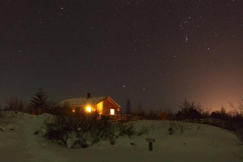 Golden Circle Vacation Home with hot tub & fire place