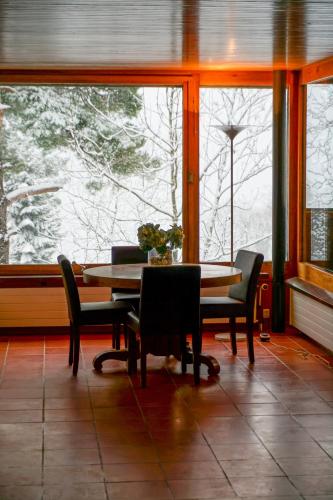 Iekārtas, Grosse 4 Zimmer Wohnung mit traumhafter Aussicht in Pfäfers