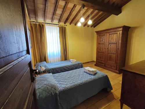 2 bedrooms, 4 beds