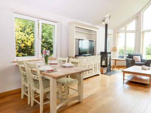 Exterior view, Swandown, 12 Kittwhistle in Ilminster