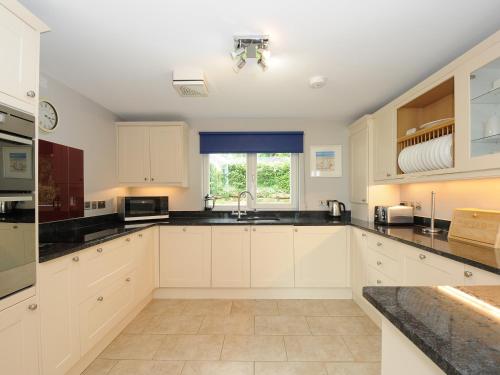 ทัศนียภาพภายนอกโรงแรม, Swandown, 12A Goldenhaye in อิลมินสเตอร์