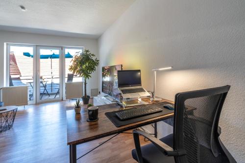 Stylische 2-Zimmer Wohnung - Balkon - Parkplatz - Smart TV - Arbeitsplatz