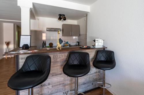 Stylische 2-Zimmer Wohnung - Balkon - Parkplatz - Smart TV - Arbeitsplatz