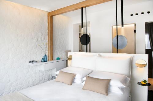 Deluxe Double Room with Sea View image 6