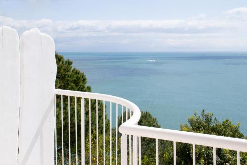 Single Room with Sea View image 2
