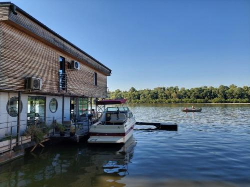 B&B Botel Charlie - image 7