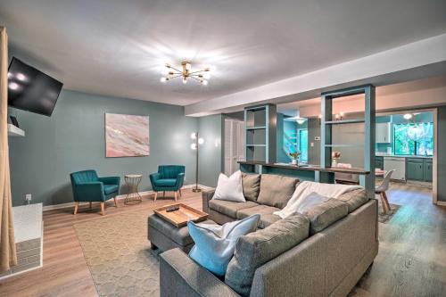 Stylish Durham Townhome Less Than 5 Mi to Downtown! in เซย์เวิร์ดไดรฟ์